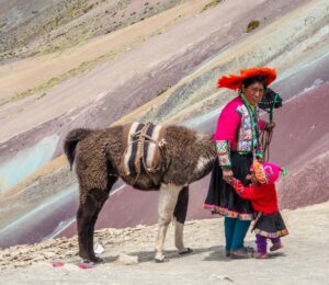 Continente americano: Eleição no Peru redefine cenário político em meio a crise e polarização