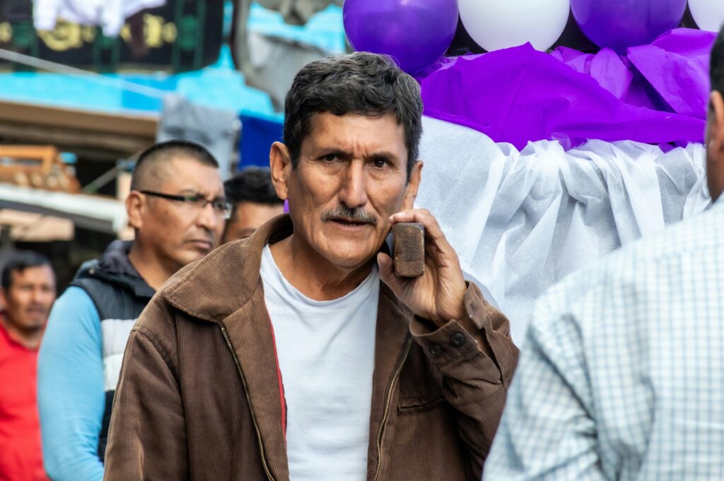 Presidente da Bolívia regulamenta estado de emergência e intensifica controle governamental