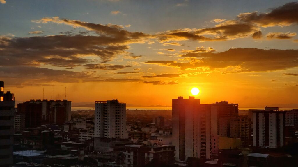 Decadência da Venezuela: cidade expõe 27 anos de ruínas sob o chavismo