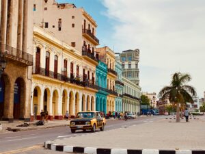 Cuba acelera reformas econômicas e sociais em resposta à pressão dos EUA