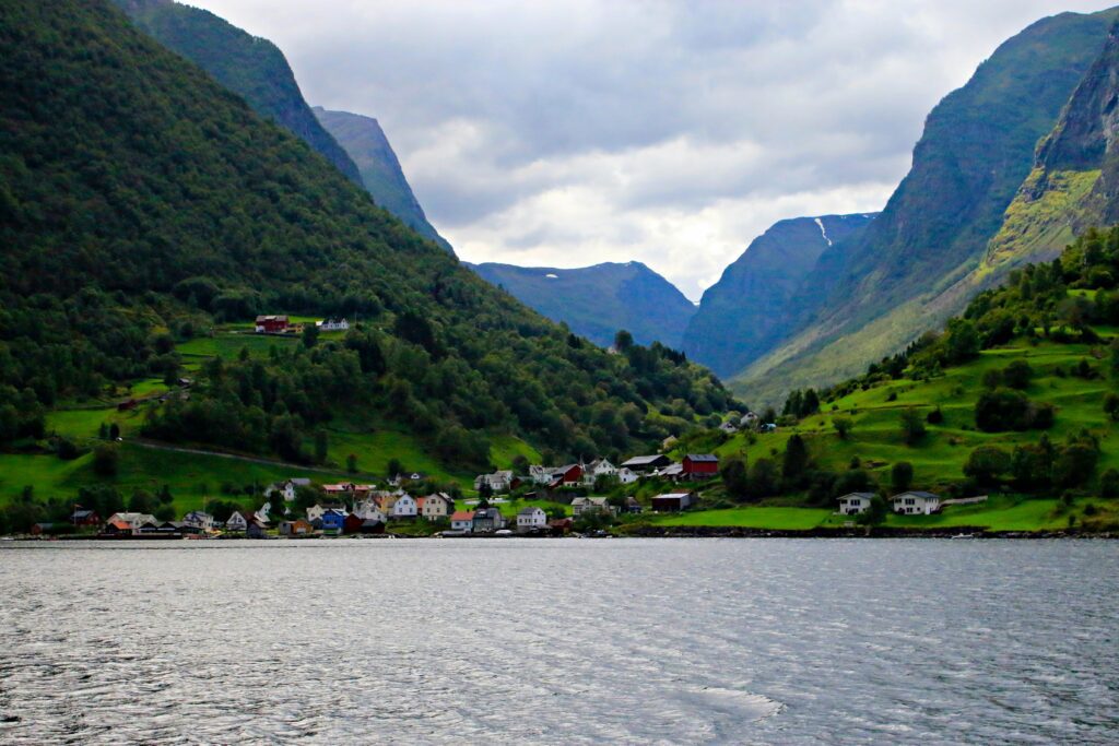 Noruega se torna líder na transição para energia limpa após enriquecer com petróleo
