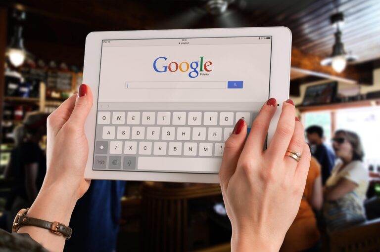 Google Comes Out of the Closet: AI-Powered Virtual Try-On Revolutionizes Retail