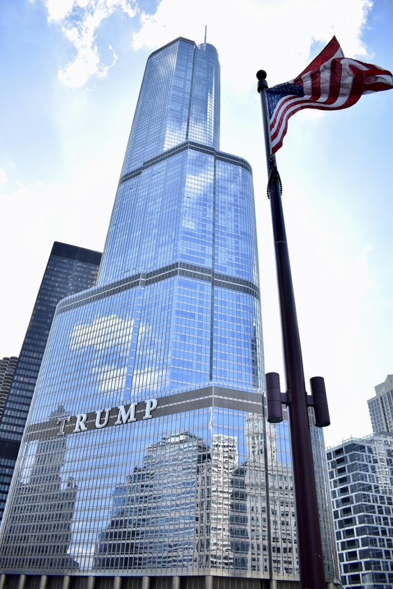 Mensagem de Trump no Memorial Day 2025: Homenagem Patriótica ou Palanque Político?