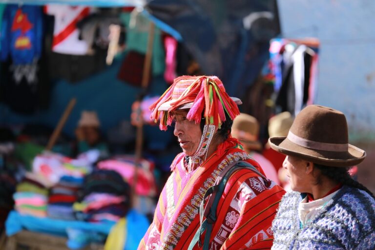 Povos Indígenas do Continente Americano: Cultura, Resistência e os Desafios do Presente
