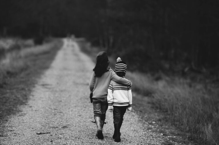 Why is it important to support independent blogs?